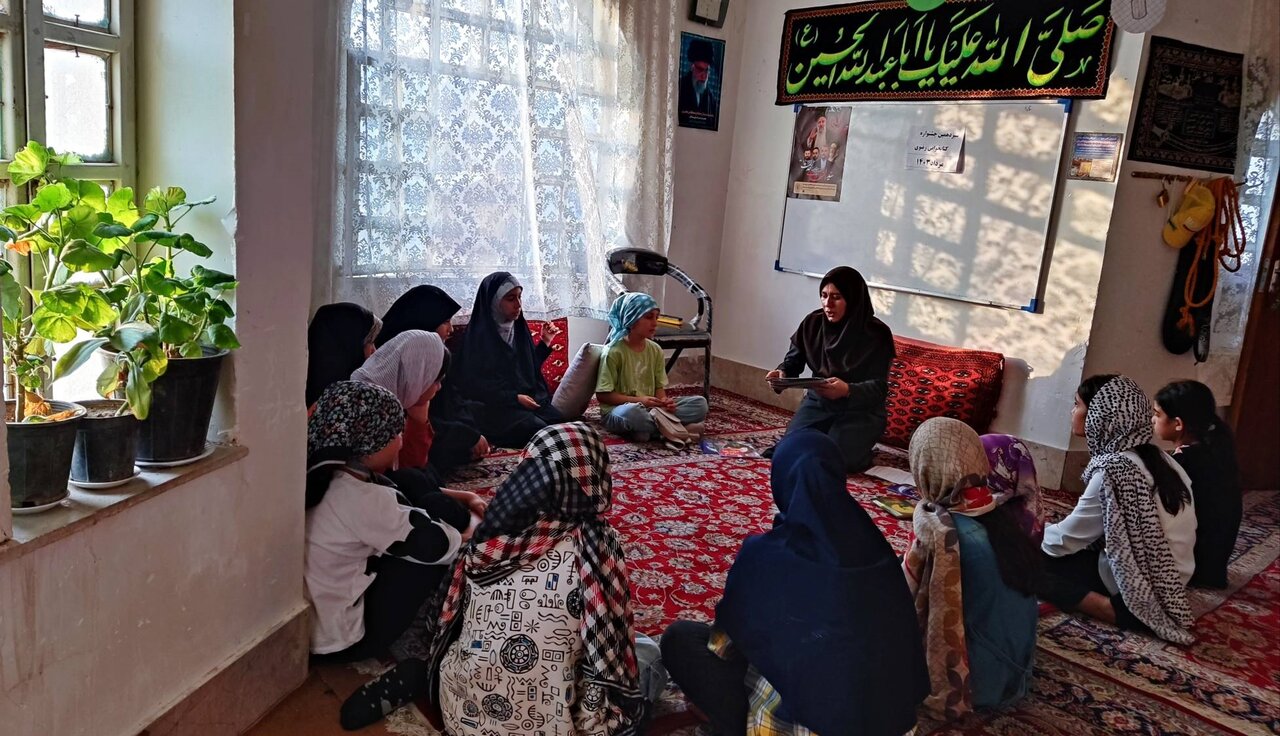 تبلیغات سیزدهمین جشنواره کتابخوانی رضوی در پایگاهای کلاسهای تابستانی