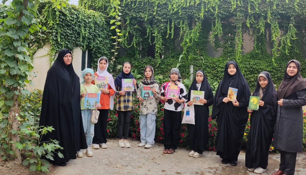 تبلیغات سیزدهمین جشنواره کتابخوانی رضوی در پایگاهای کلاسهای تابستانی