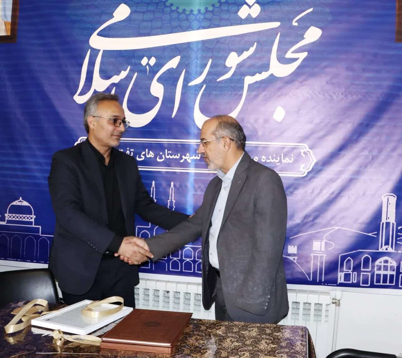 پیگیری و حمایت برای رفع مسائل کتابخانههای عمومی