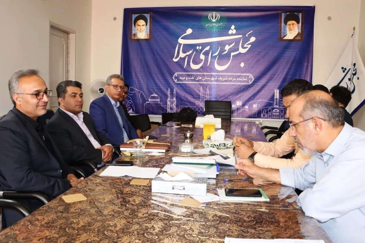 پیگیری و حمایت برای رفع مسائل کتابخانههای عمومی