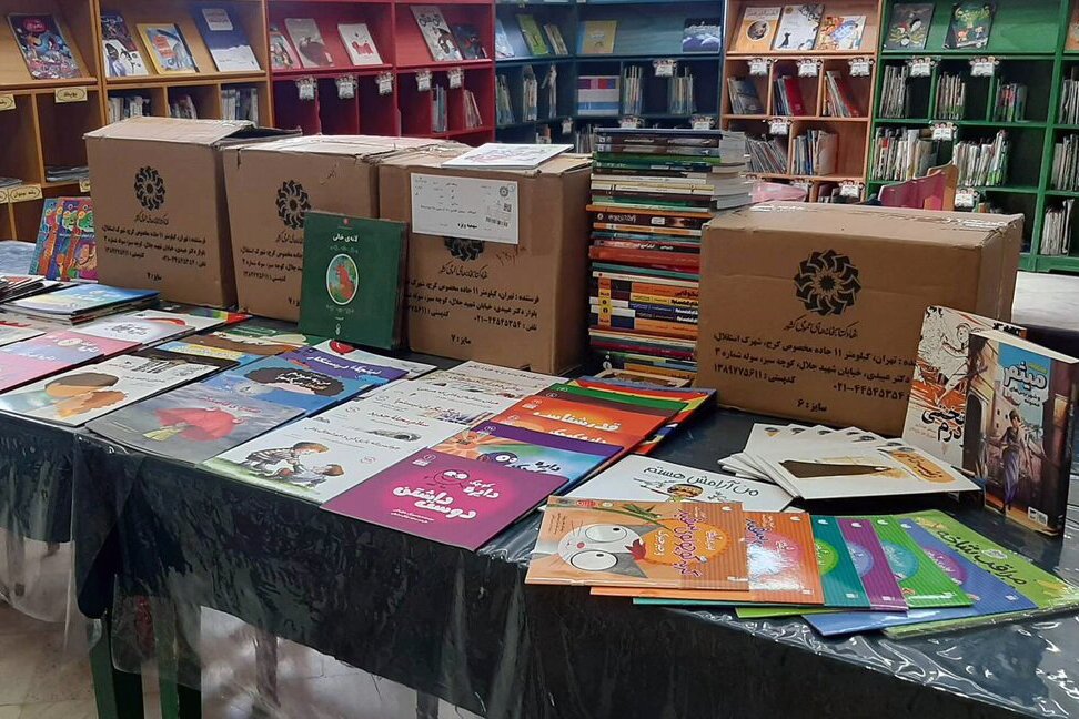 ارسال ۱۶ بسته ویژه کتاب به پنج کتابخانه مناطق کم برخوردار استان قم