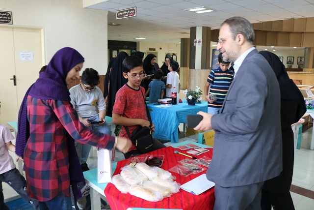 پایان کلاس تابستانه هوش مالی با برپایی غرفههای فروشگاهی توسط کودکان