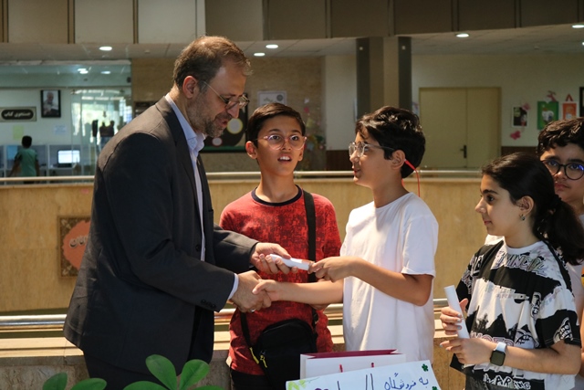 پایان کلاس تابستانه هوش مالی با برپایی غرفههای فروشگاهی توسط کودکان