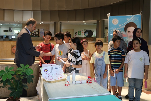 پایان کلاس تابستانه هوش مالی با برپایی غرفههای فروشگاهی توسط کودکان