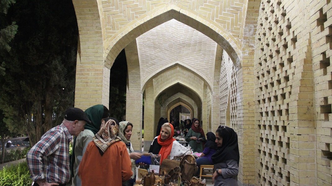 نقش پررنگ پایگاه اجتماعی کتابخانه عمومی در معرفی و رونق کسبوکارهای کوچک