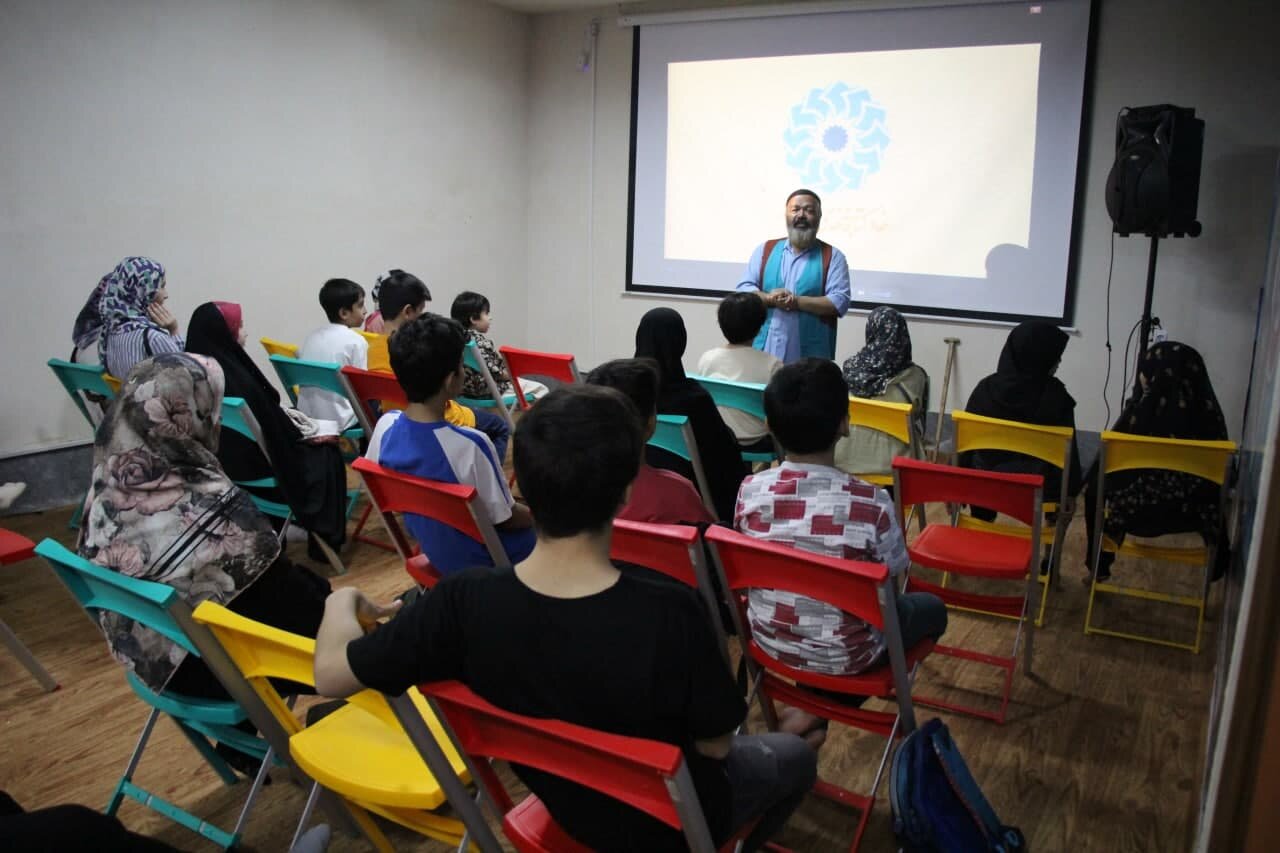 ویژهبرنامه جشنواره کتابخوانی رضوی در کتابخانه استاد دهگان اراک برگزار شد