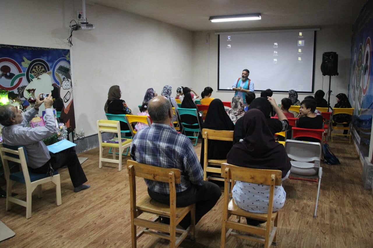 ویژهبرنامه جشنواره کتابخوانی رضوی در کتابخانه استاد دهگان اراک برگزار شد