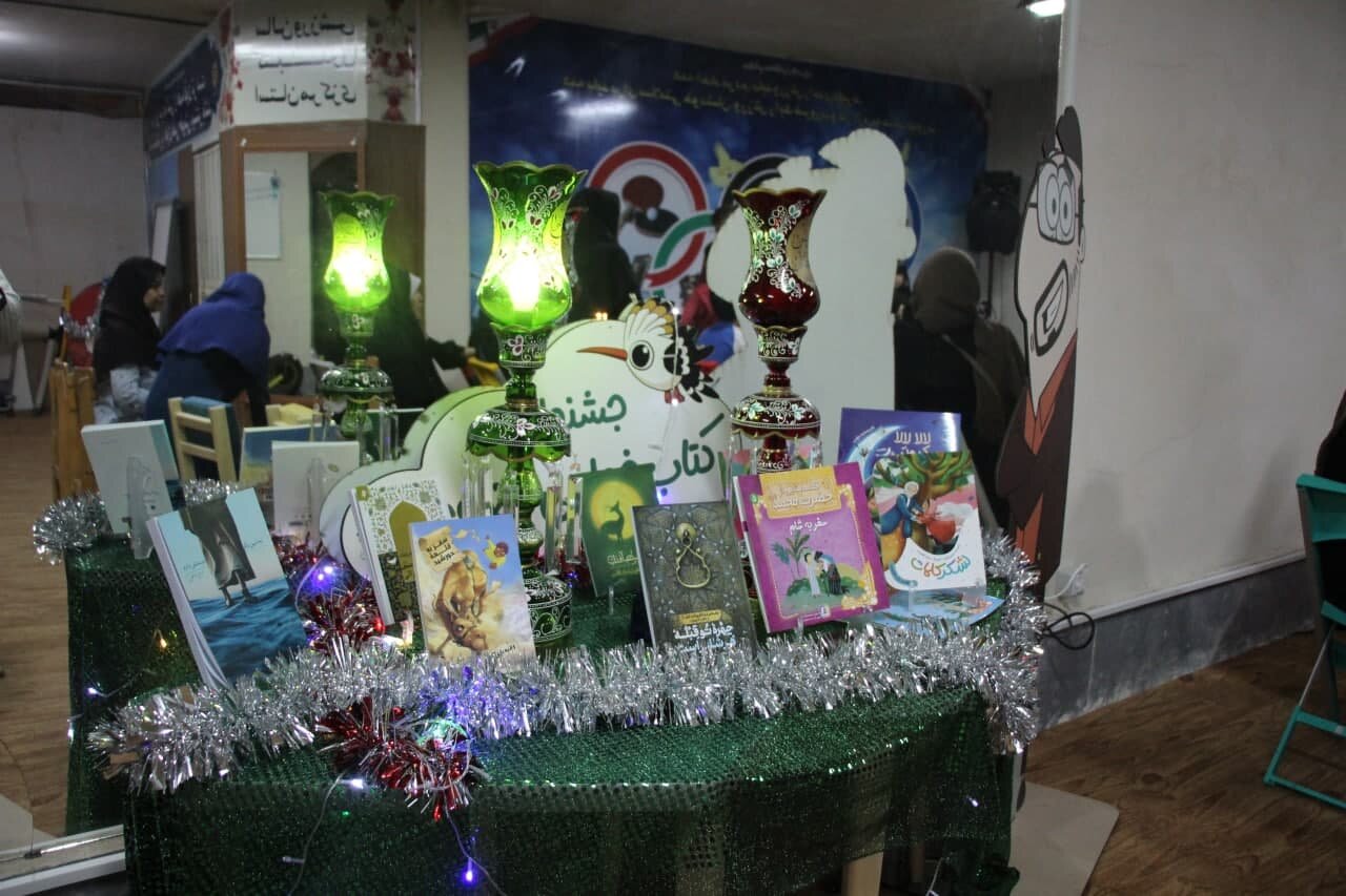 ویژهبرنامه جشنواره کتابخوانی رضوی در کتابخانه استاد دهگان اراک برگزار شد