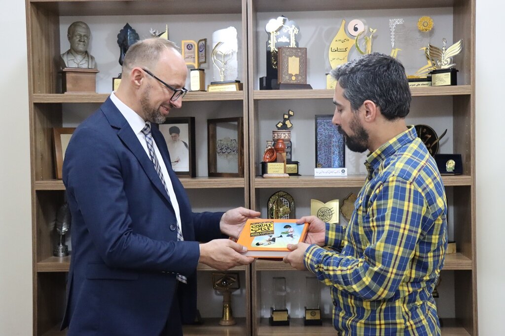 دیدار رئیس کتابخانه غازی خسروبیگ با دبیرکل نهاد کتابخانههای عمومی کشور