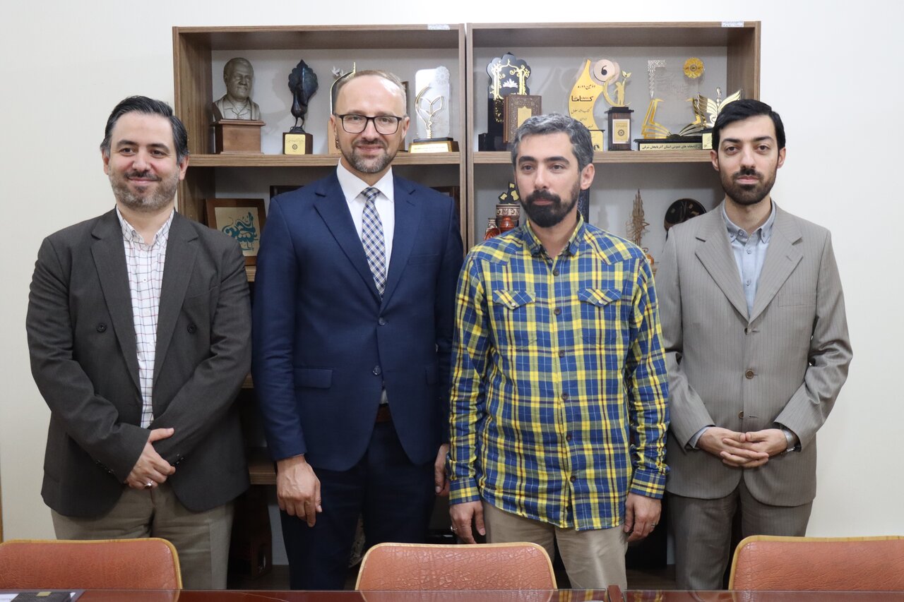 دیدار رئیس کتابخانه غازی خسروبیگ با دبیرکل نهاد کتابخانههای عمومی کشور