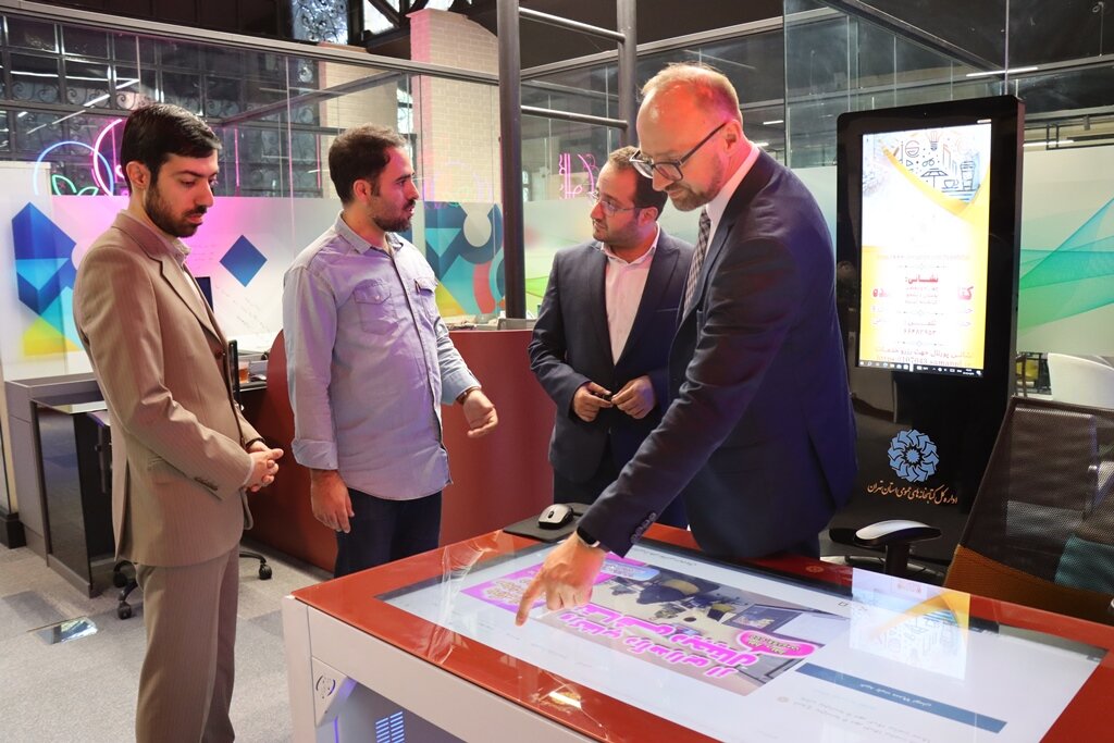 بخش کودک کتابخانههای عمومی ایران بیش از همه مرا تحت تأثیر قرار داد