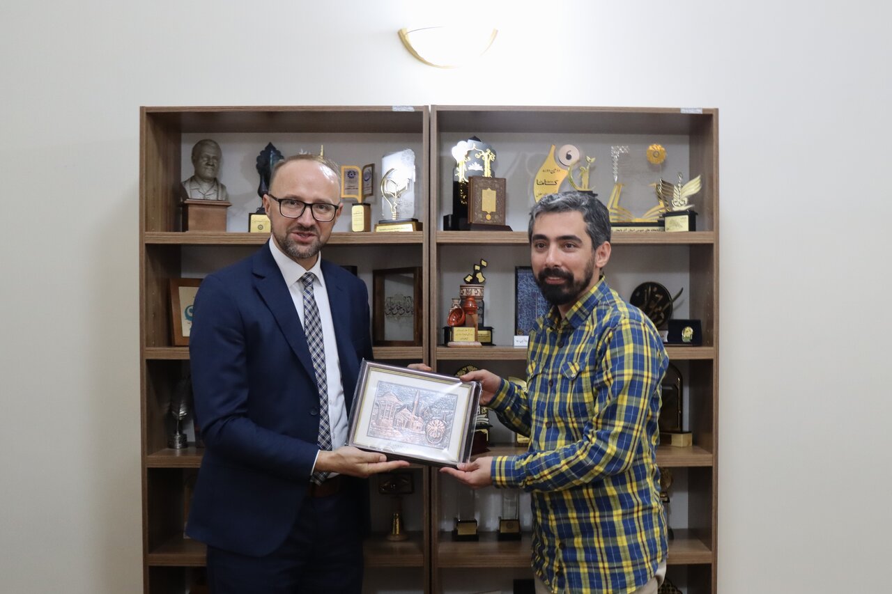 بخش کودک کتابخانههای عمومی ایران بیش از همه مرا تحت تأثیر قرار داد