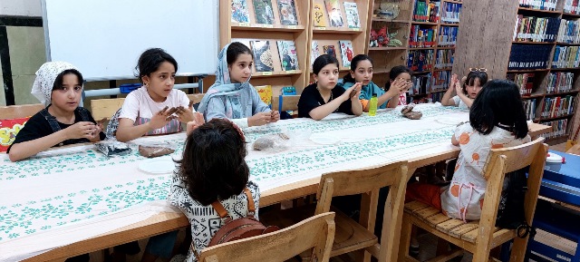 کتابخانه مزدقانی کانون مهارتافزایی روستای مؤمنآباد