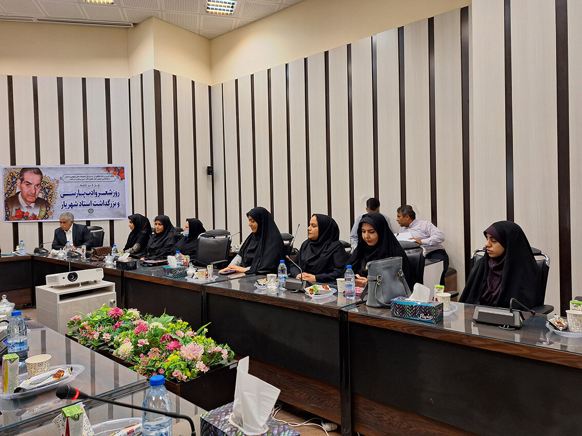 ویژهبرنامه گرامیداشت روز شعر و ادب فارسی در کتابخانه مرکزی ایلام برگزار شد