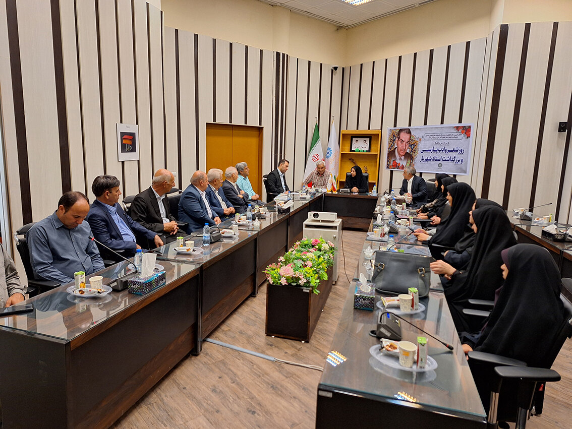 ویژهبرنامه گرامیداشت روز شعر و ادب فارسی در کتابخانه مرکزی ایلام برگزار شد