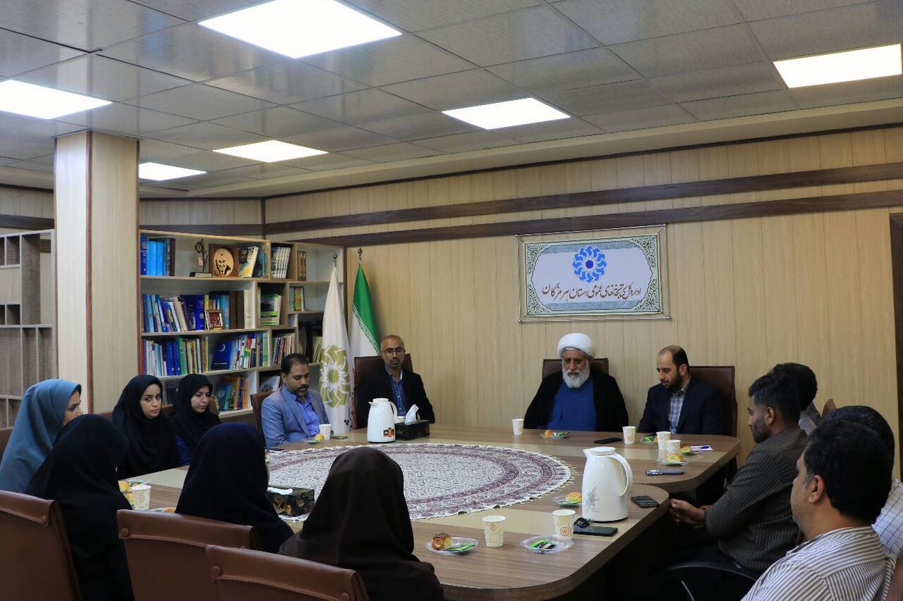 تلاش مجموعه کتابداران، هم ستودنی و هم عبادت است