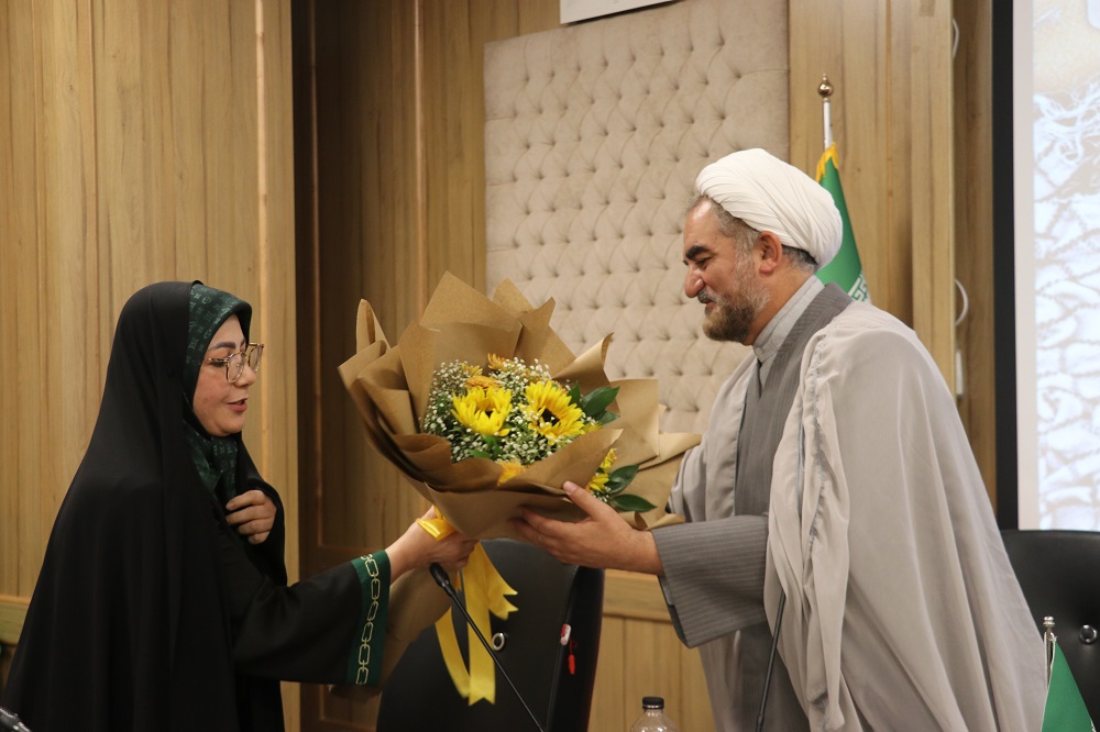 کتابخانههای عمومی، خانه ادبیات دفاع مقدس هستند