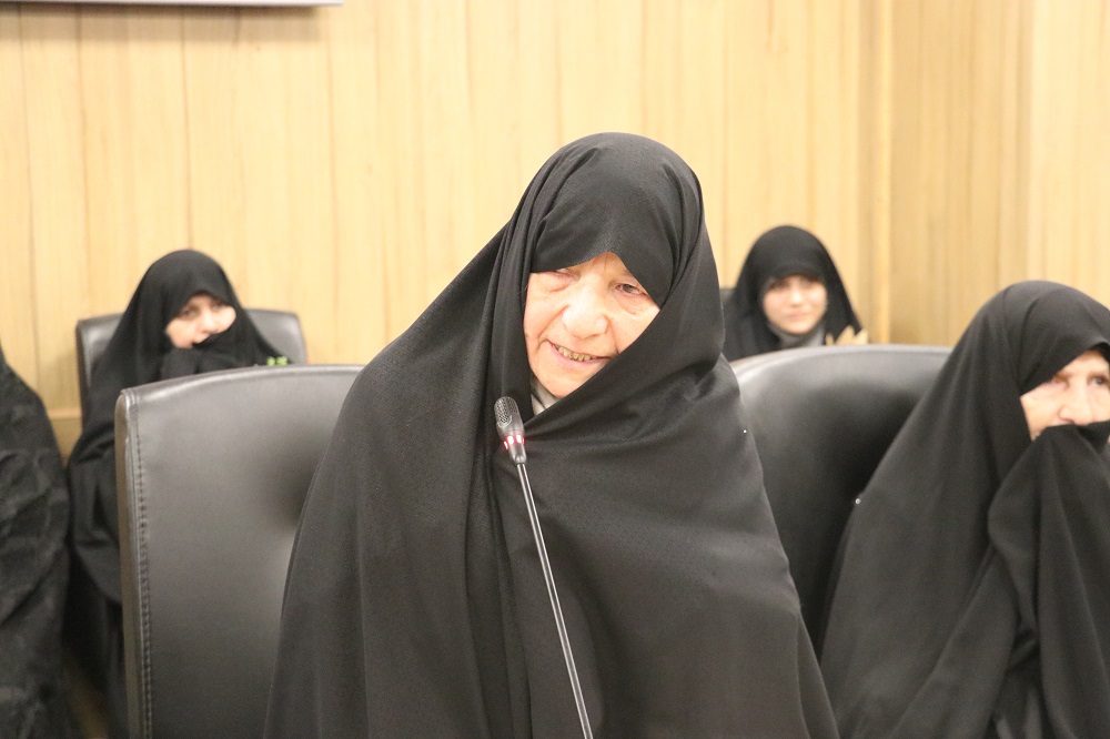 کتابخانههای عمومی، خانه ادبیات دفاع مقدس هستند