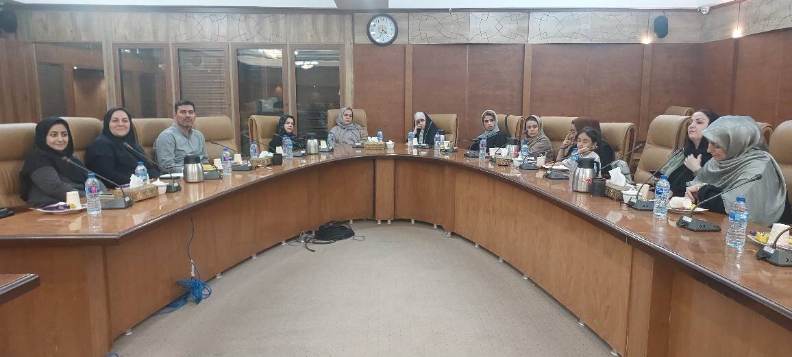 محفل شعرخوانی «عصر شعر پایداری» در کتابخانه مرکزی پارک شهر برگزار شد