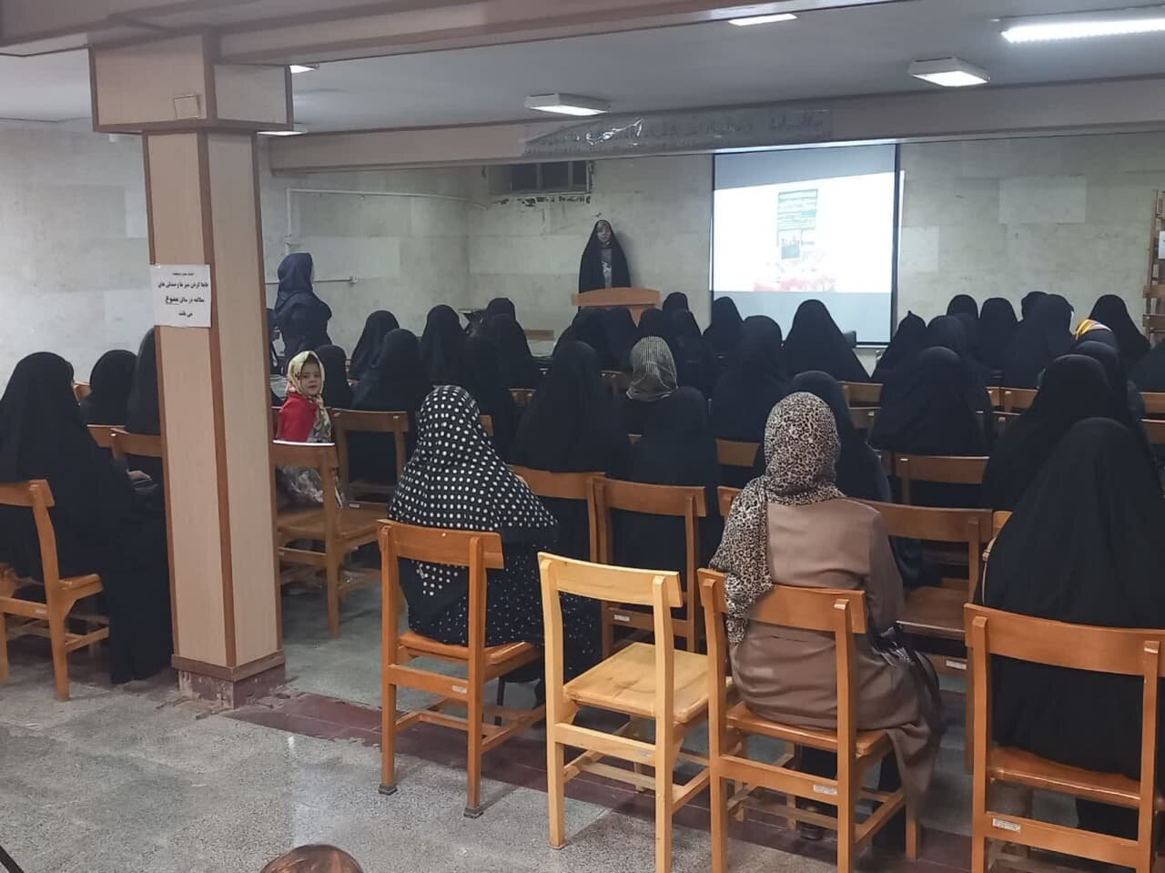 محفل خاطرهگویی «بانوان سرزمین من» در اراک برگزار شد