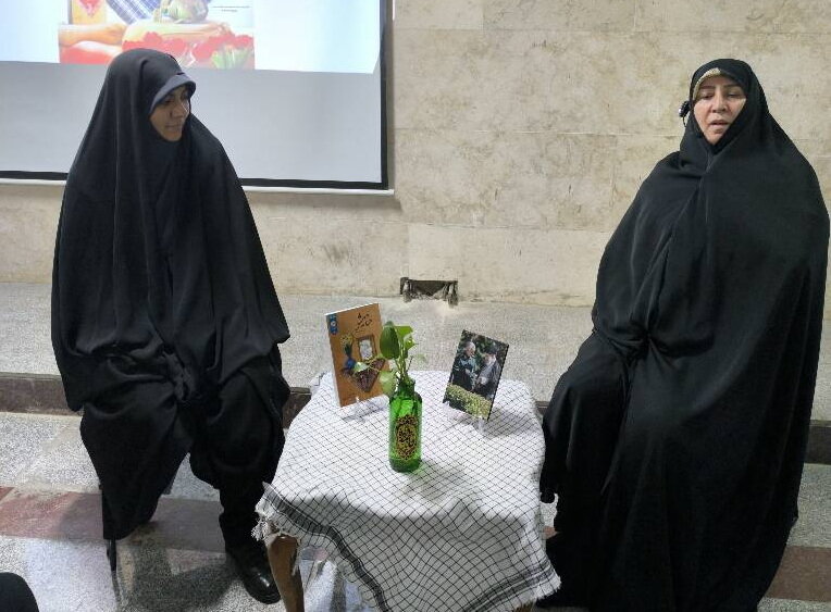 محفل خاطرهگویی «بانوان سرزمین من» در اراک برگزار شد