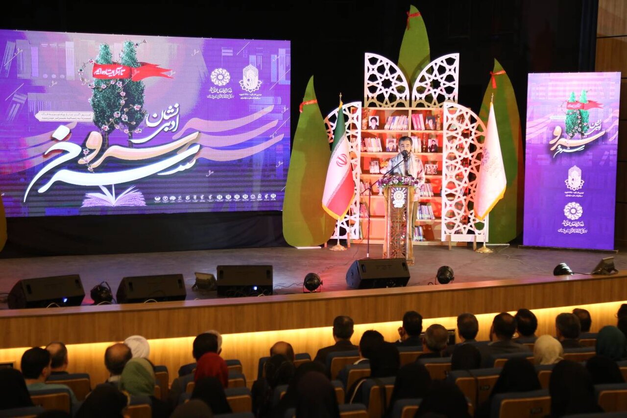 ماندگاری دفاع مقدس وابسته به ثبت در کتابها و ترویج آن است