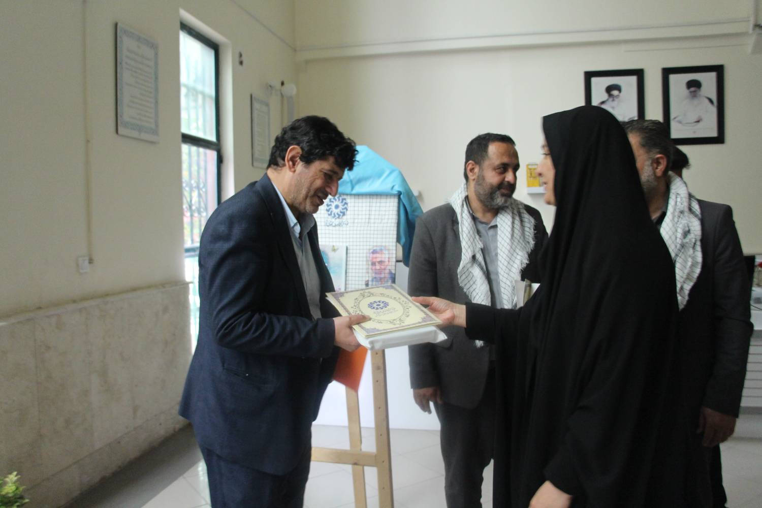 آیین رونمایی از کتاب «الماسهای درخشان» برگزار شد