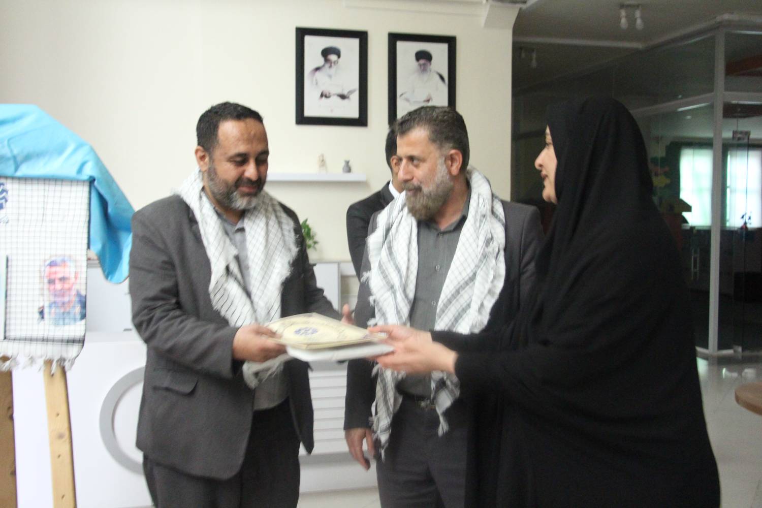 آیین رونمایی از کتاب «الماسهای درخشان» برگزار شد