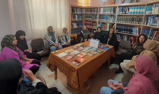 نشستهای ادبی و کتابخوانی در کتابخانه های عمومی خراسان رضوی برگزار شد