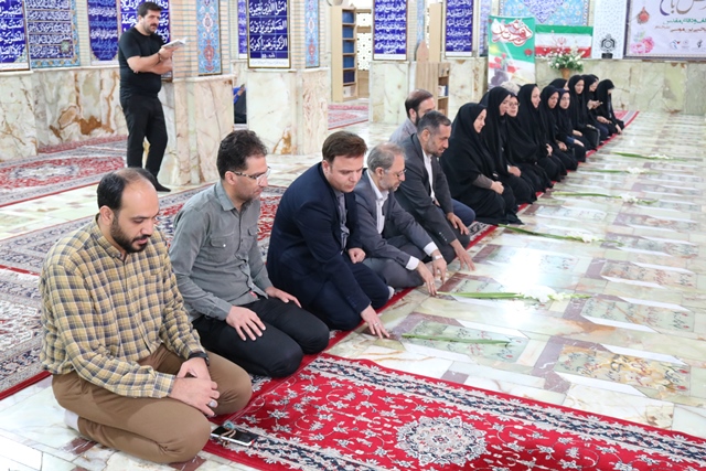 تجدید میثاق کارکنان اداره کل کتابخانههای عمومی سمنان با شهدای انقلاب و دفاع مقدس