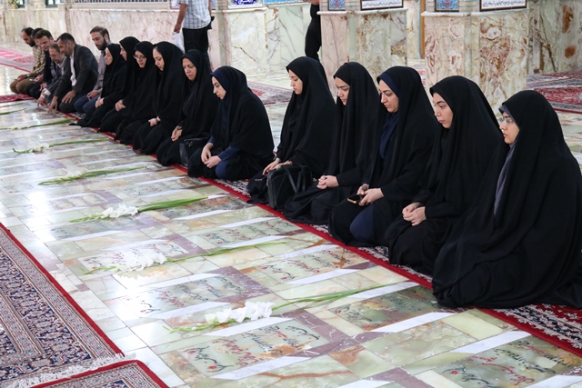 تجدید میثاق کارکنان اداره کل کتابخانههای عمومی سمنان با شهدای انقلاب و دفاع مقدس