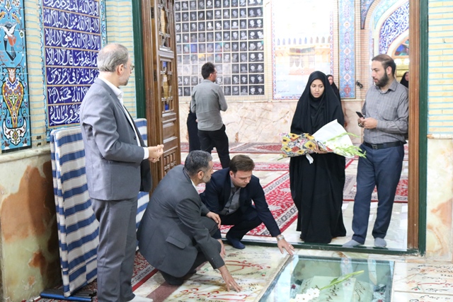 تجدید میثاق کارکنان اداره کل کتابخانههای عمومی سمنان با شهدای انقلاب و دفاع مقدس