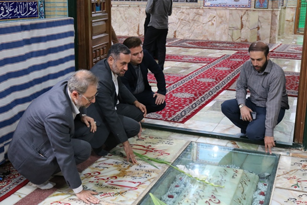 تجدید میثاق کارکنان اداره کل کتابخانههای عمومی سمنان با شهدای انقلاب و دفاع مقدس