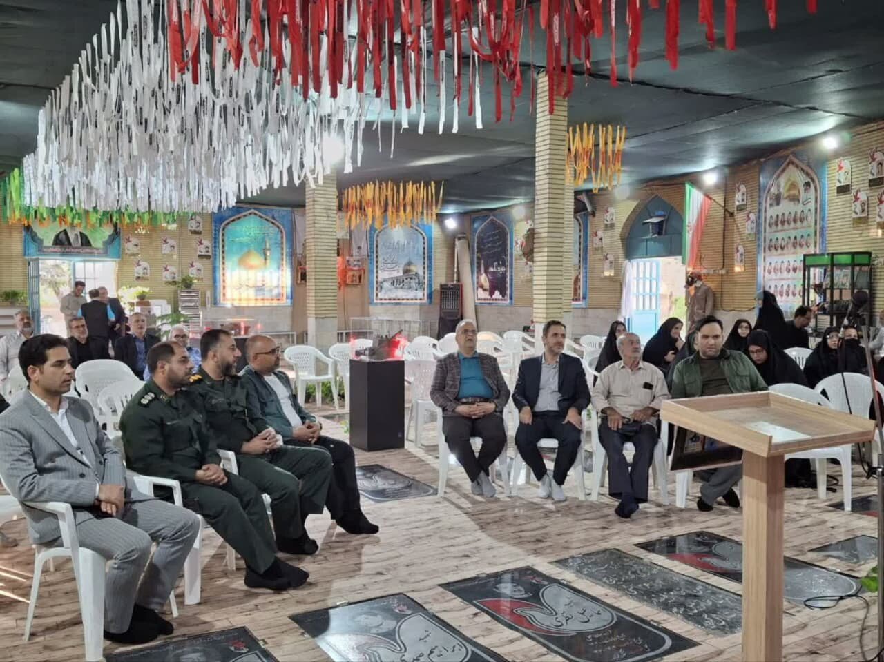 نسیم دلنشین غزل در گلزار شهدای دلیجان طنینانداز شد