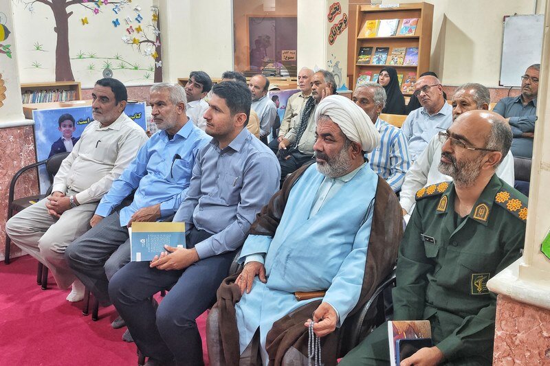 نشست کتابخوان تخصصی دفاع مقدس در کتابخانه شهر آبپخش برگزار شد
