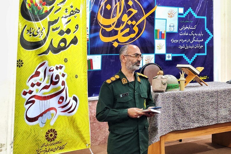 نشست کتابخوان تخصصی دفاع مقدس در کتابخانه شهر آبپخش برگزار شد