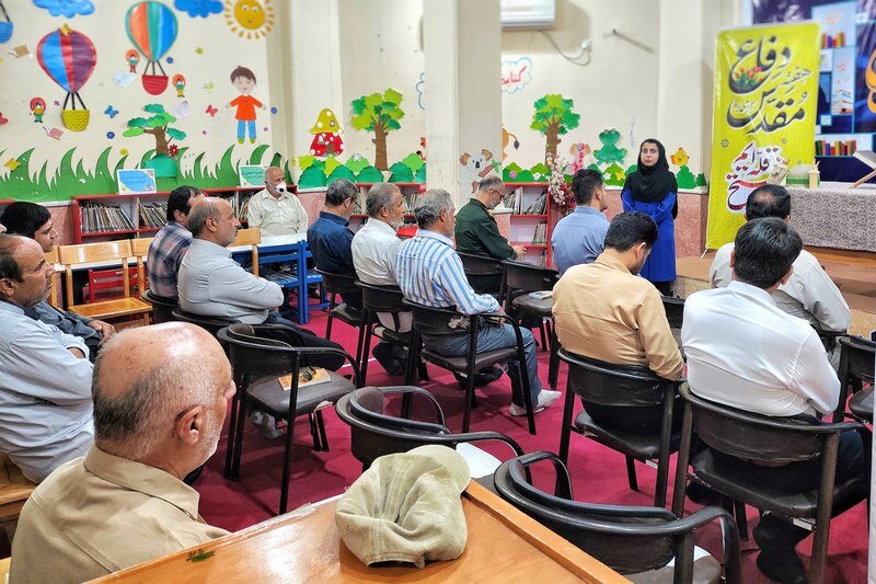 نشست کتابخوان تخصصی دفاع مقدس در کتابخانه شهر آبپخش برگزار شد