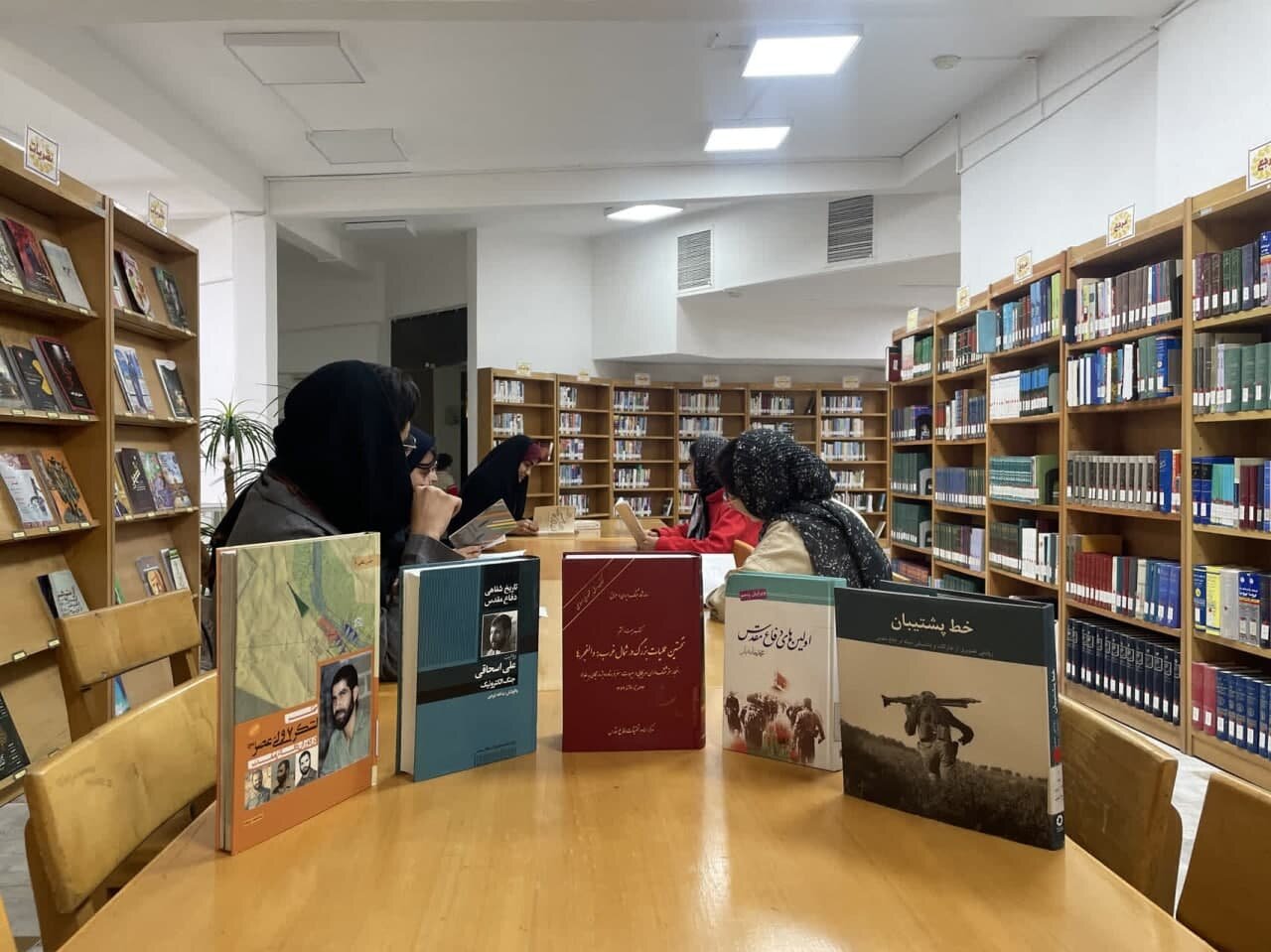 گرامیداشت هفته دفاع مقدس در کتابخانههای عمومی استان مرکزی