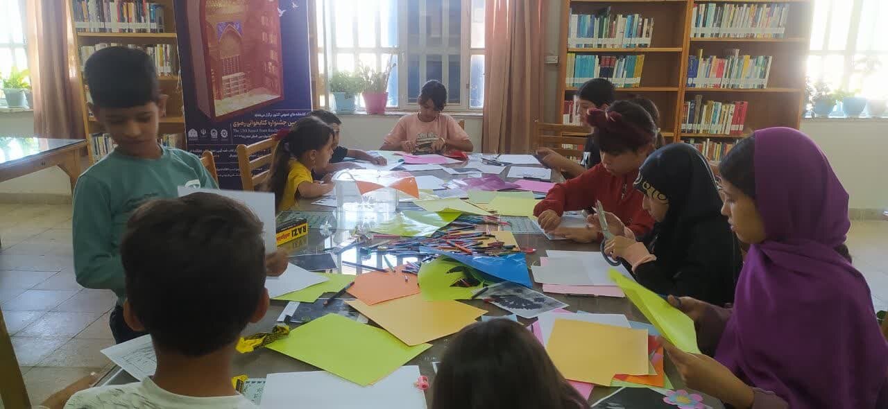 گرامیداشت هفته دفاع مقدس در کتابخانههای عمومی استان مرکزی