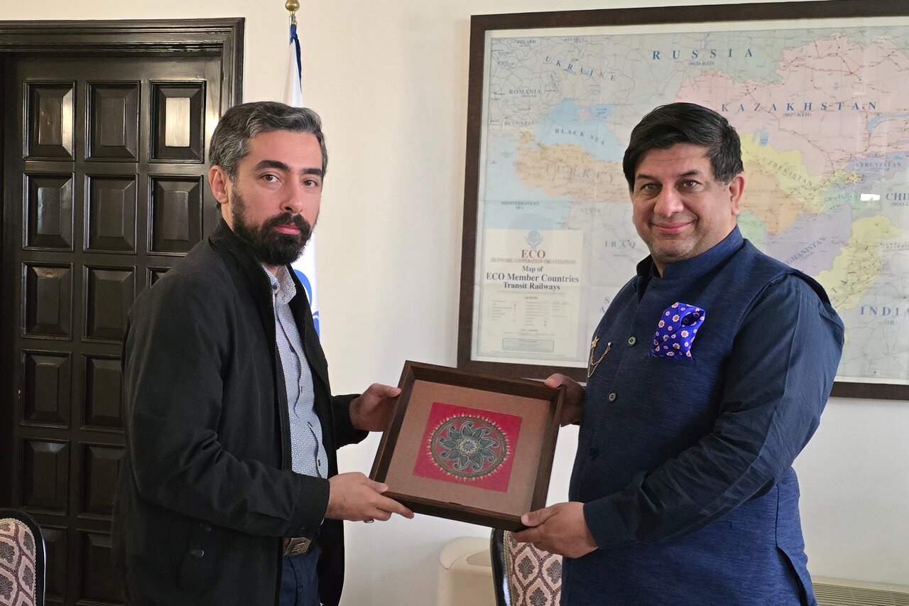 دبیرکل نهاد کتابخانههای عمومی کشور با رئیس مؤسسه فرهنگی اکو دیدار کرد