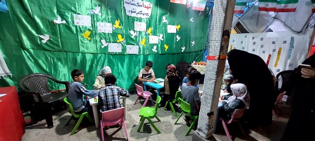 غرفه کتابخانههای عمومی شهرستان سرخه در بیست و ششمین یادواره «آیههای سرخ» برپا شد