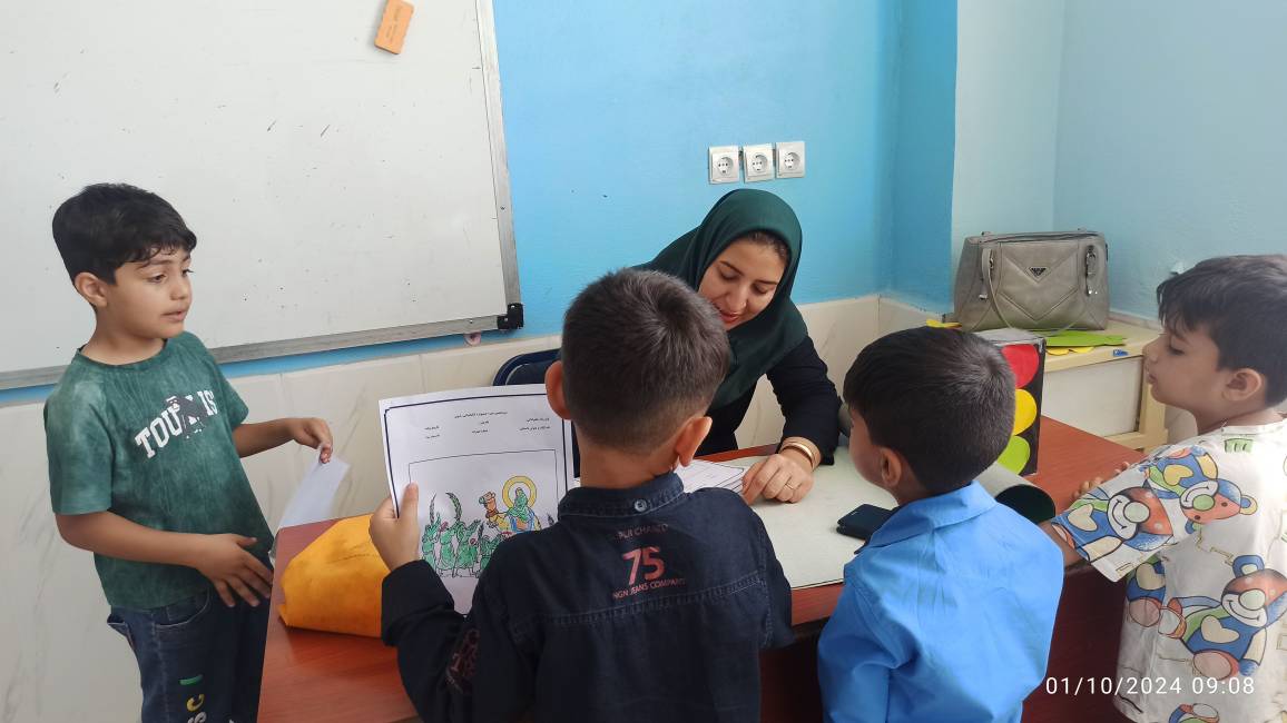 نشستهای کتابخوانی در مدارس حاجیآباد برگزار شد