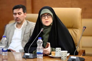 فاطمه نانی زاد، شاعر-آیین رونمایی کتاب «چتری برای حوّا» در کتابخانه مرکزی پارک شهر