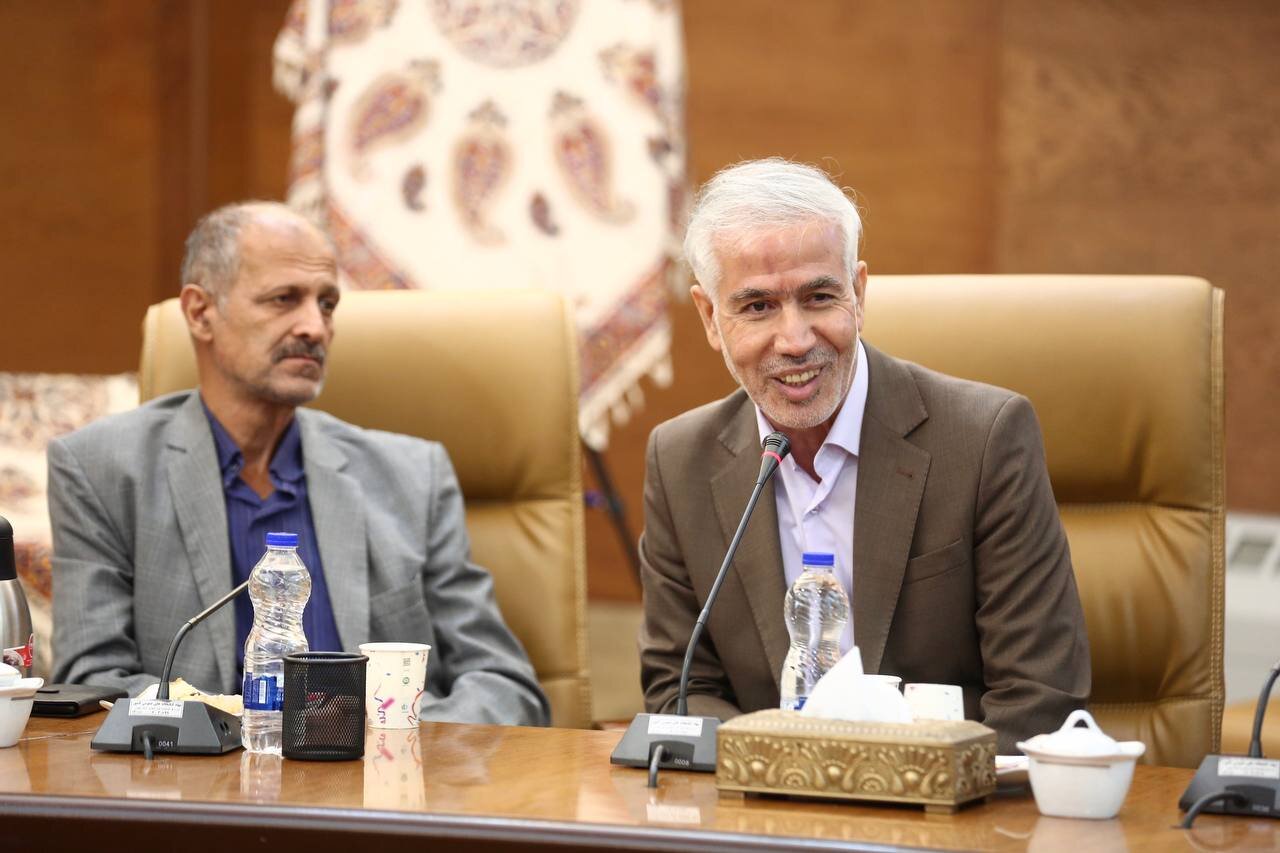 شعر، ابزاری تاثیرگذار در ترویج فرهنگ عفاف و حجاب است