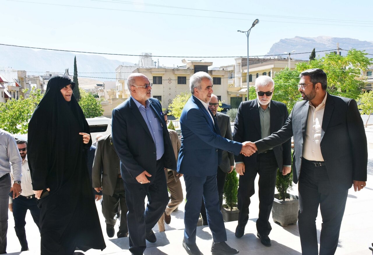 تحسین تیم مدیریت شهری شیراز از تجهیزات و خدمات کتابخانههای عمومی