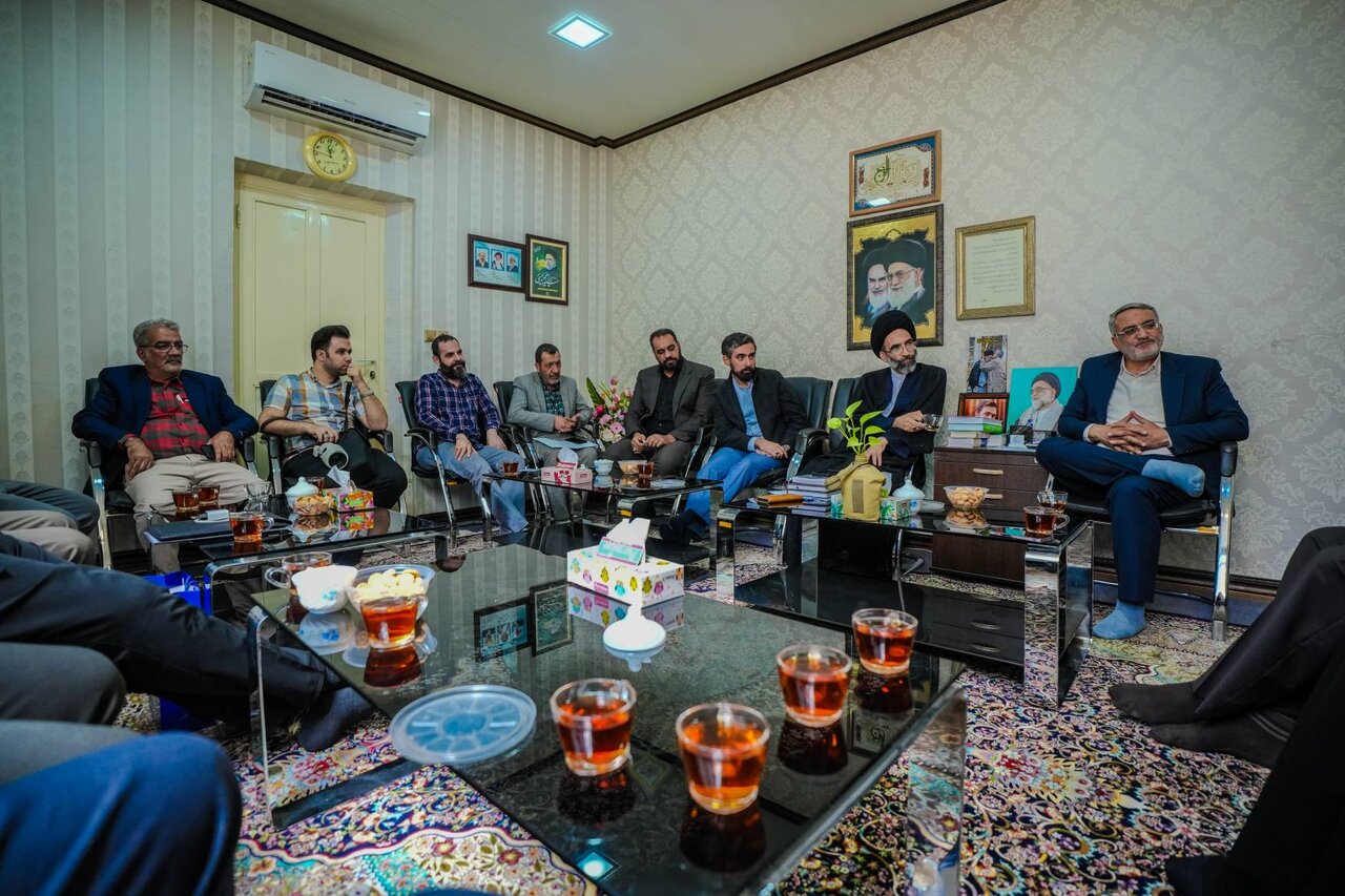 وظیفه نهاد کتابخانههای عمومی کشور ایجاد انگیزه کتابخوانی است