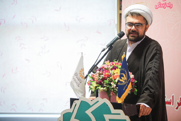 حجت الاسلام علی جعفری، معاون امور فرهنگی کمیته امداد امام خمینی(ع) در آیین افتتاح اولین مرکز خدمات روانشناسی و مشاوره «راه زندگی» در کتابخانه های عمومی شرق استان تهران