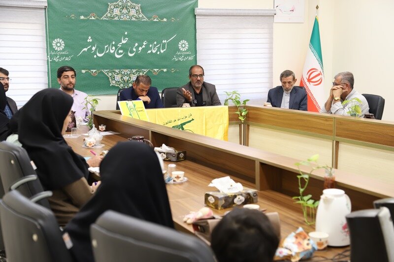 هنرمندان پیشقراولان تبیین شرایط با سلاح کلمه هستند