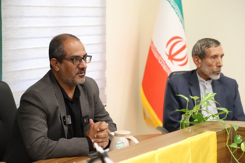 هنرمندان پیشقراولان تبیین شرایط با سلاح کلمه هستند