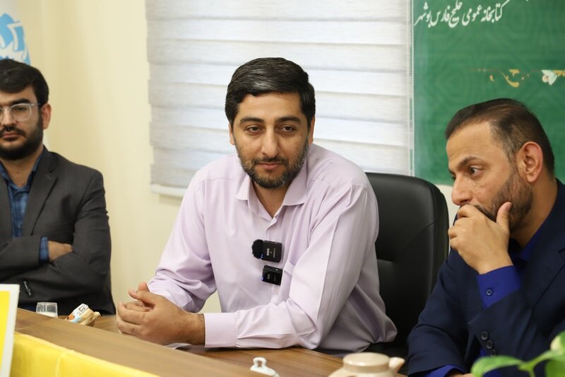 هنرمندان پیشقراولان تبیین شرایط با سلاح کلمه هستند